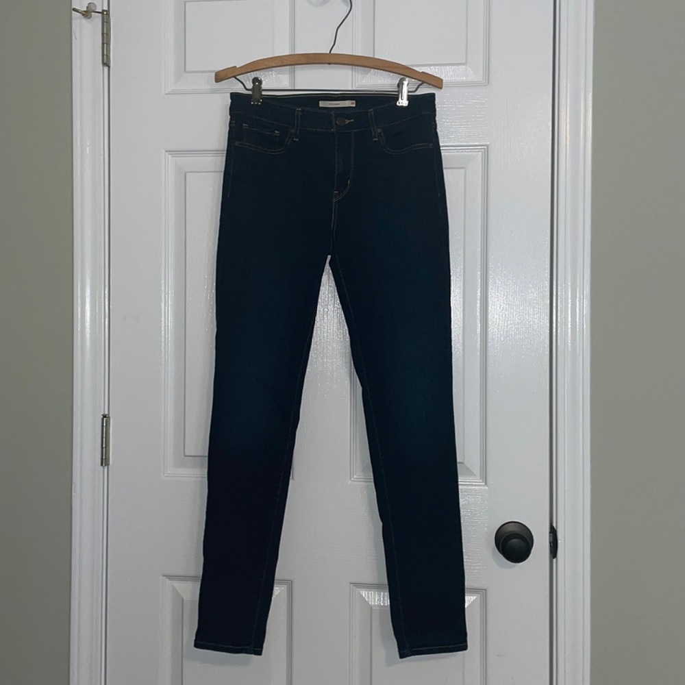 Levi’s dark blue Skinny 711 jeans size 28